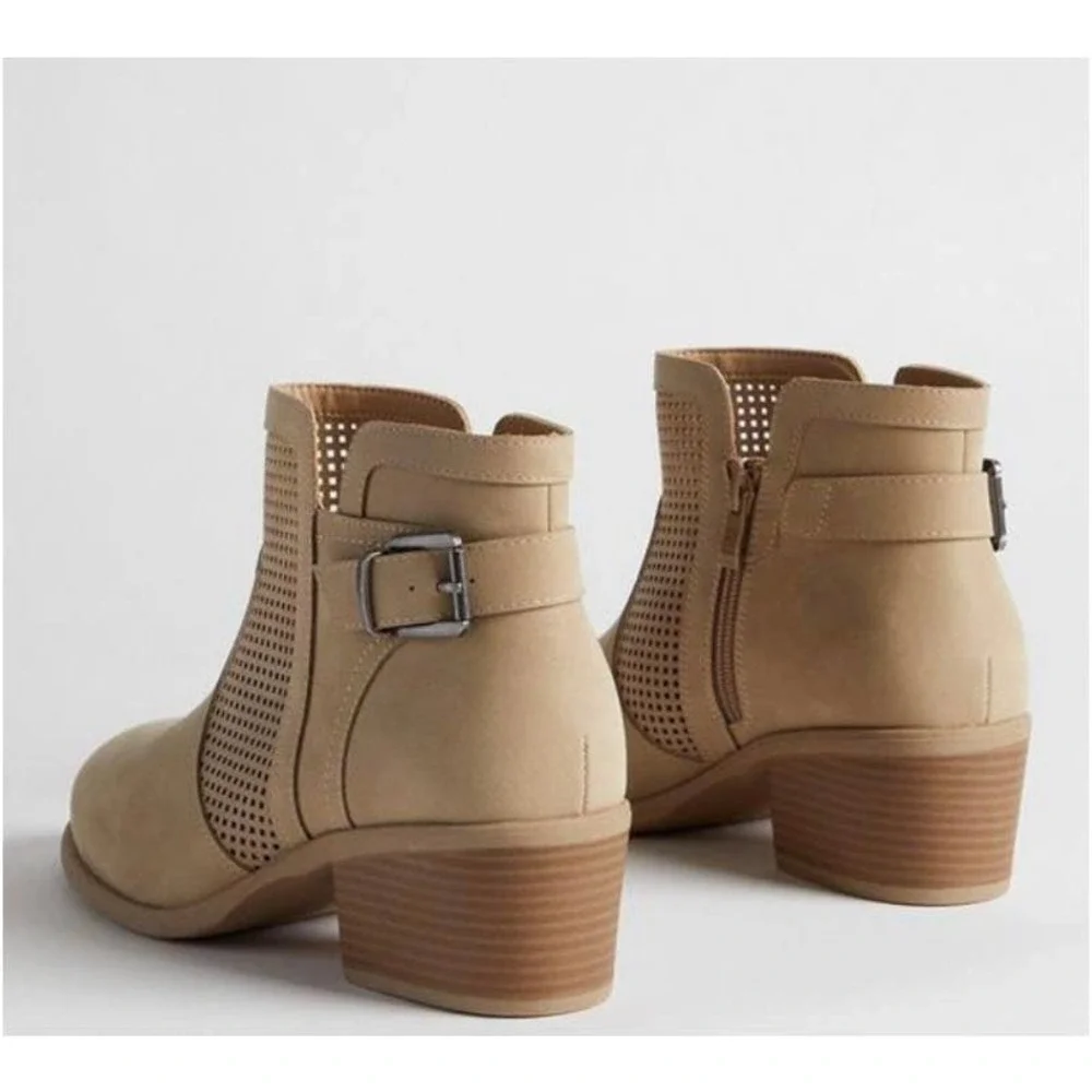 MÍA -Perforated Buckle Ankle Bootie  Size 9M Oatmeal